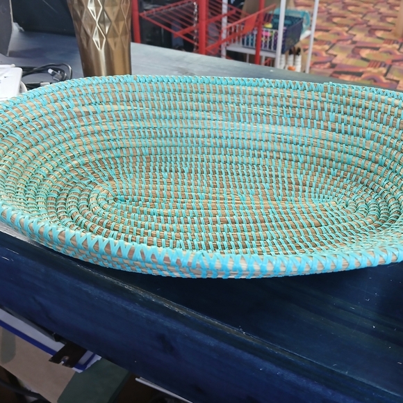 Woven baskets (5),new condition except 1 w/lid is very used condition - Picture 5 of 5